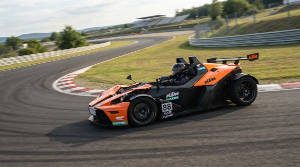 Découvrez la KTM X-Bow : performances exceptionnelles et street legal